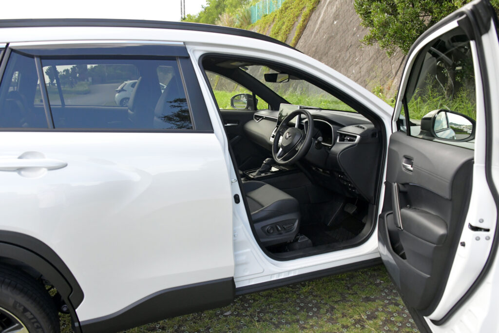カローラクロスの室内空間